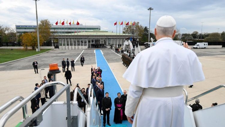 pope-leo-xiv-on-his-way-to-lebanon
