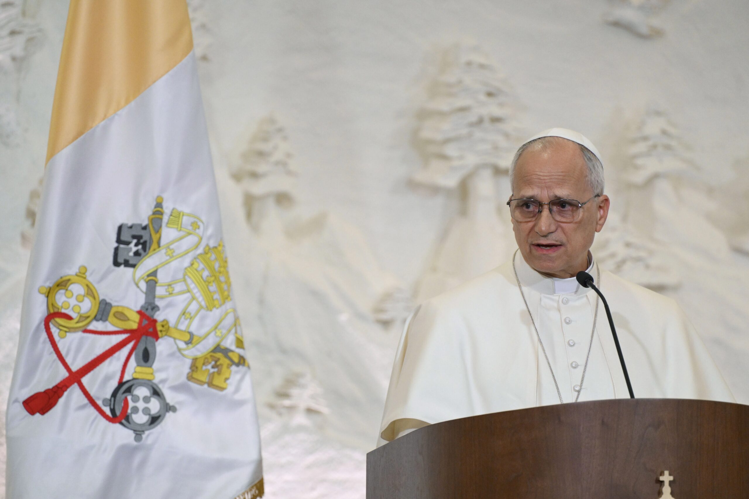 pope-leo-xiv-calls-lebanon-to-tenacity,-hope,-and-reconciliation