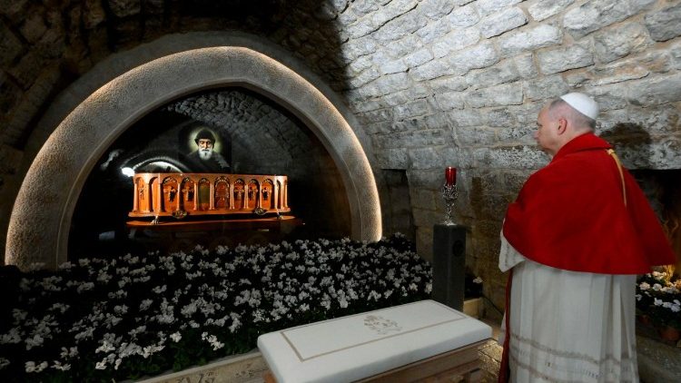 pope-leo-prays-at-tomb-of-saint-charbel-makhlouf