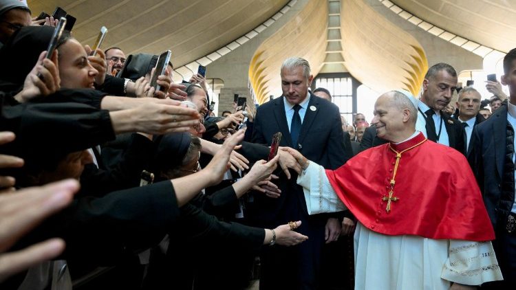 paus-tegen-religieuzen-in-libanon:-geloof-moet-een-dienst-en-verantwoordelijkheid-zijn