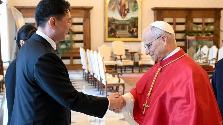 pope-leo-meets-with-the-president-of-mongolia