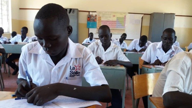 pope-urges-educators-in-africa-to-support-youth-seeking-a-better-future