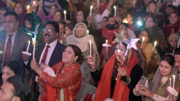 pakistani-christians-live-out-christmas-spirit-in-the-midst-of-security-measures