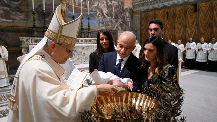 pope-baptizes-20-children:-now-they-have-the-meaning-of-life