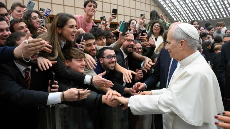pope-to-young-people:-we-are-made-for-truth,-not-virtual-connections