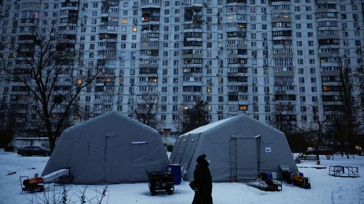 ukrainians-freezing-in-the-dark-as-russia-targets-power-grid