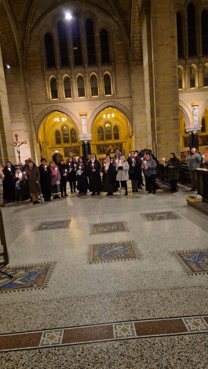 wees-iemand-waar-het-licht-doorheen-schijnt