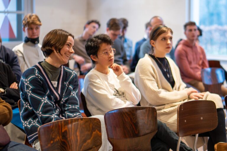 aantal-toetredingen-tot-de-rooms-katholieke-kerk-stijgt-in-2024-met-bijna-40-procent