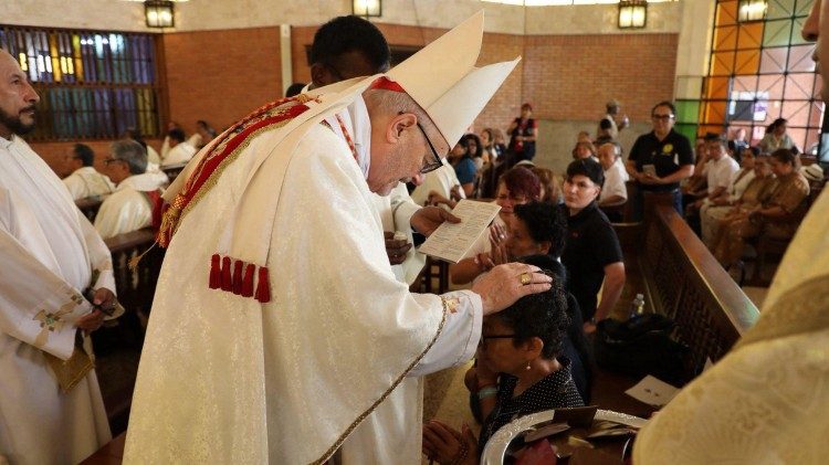kardinaal-czerny-viert-de-mis-voor-de-werelddag-van-de-zieken-in-chiclayo,-peru