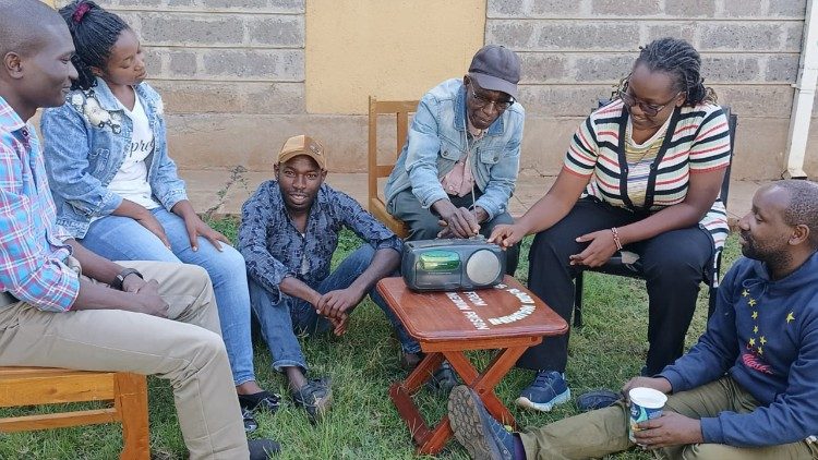 vaticaanse-radio-op-95:-engelse-afrika-dienst-nadert-76-jaar