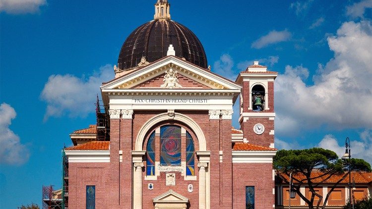 paus-leo-xiv-maakt-eerste-pastorale-bezoek-aan-romeinse-parochie-in-ostia