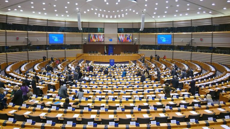 european-parliament-votes-to-condemn-turkey’s-expulsion-of-christian-workers