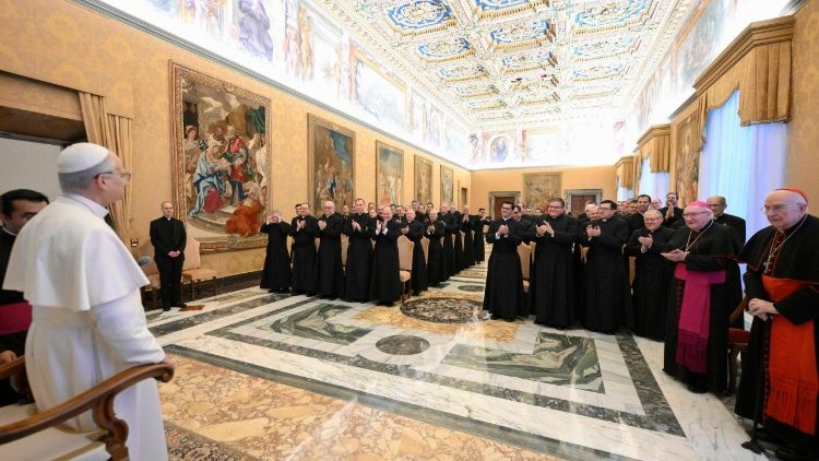 paus-tegen-legionairs-van-christus:-religieuze-autoriteit-is-dienst,-geen-overheersing