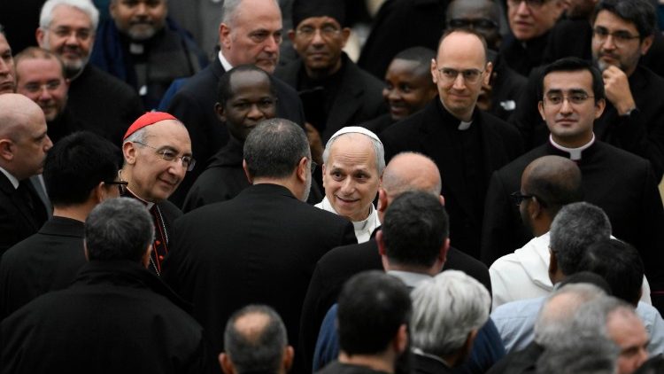 paus-in-dialoog-met-de-priesters-van-rome:-wees-vrienden,-pas-op-voor-jaloezie-en-het-internet