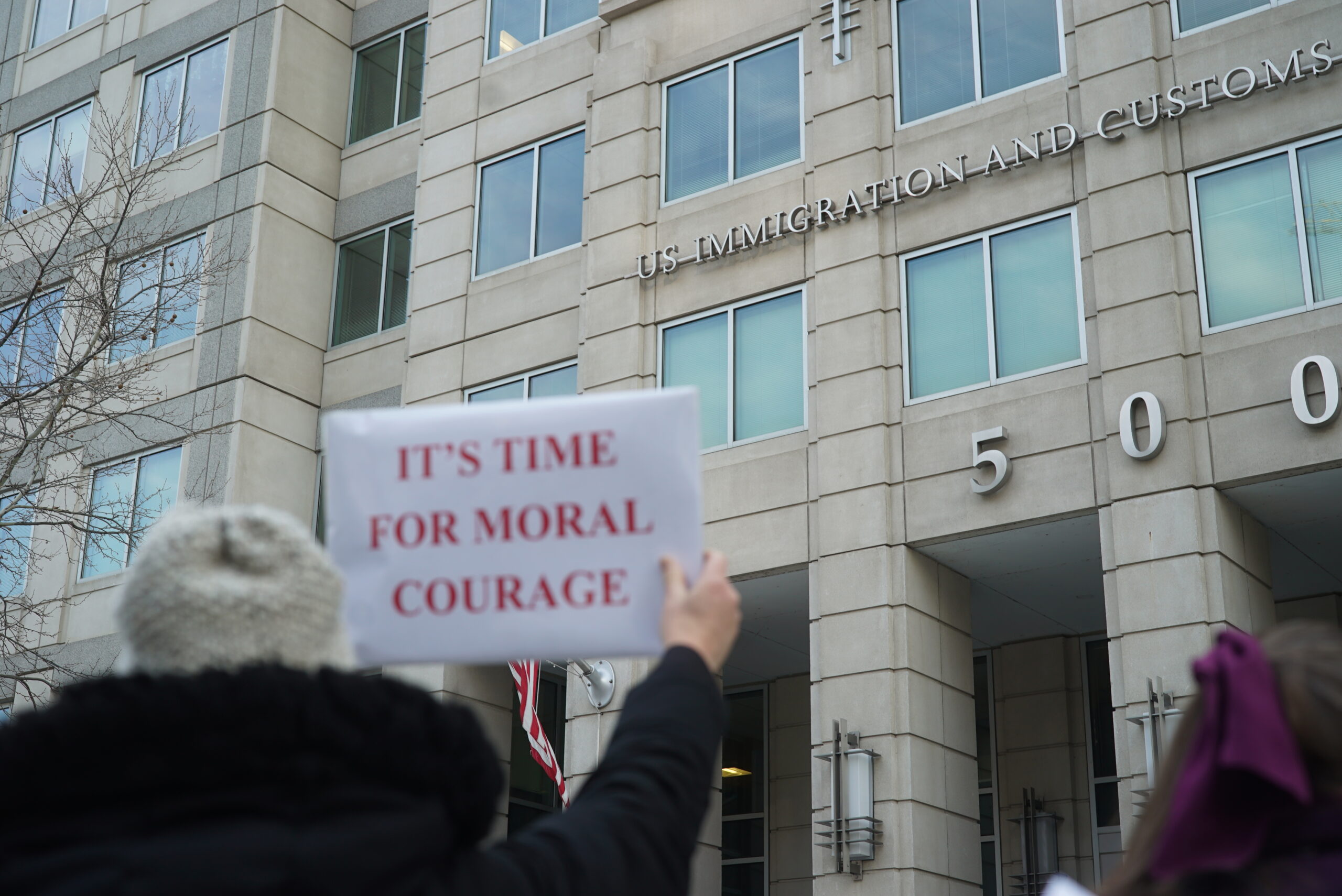 amerikaans-geestelijken-vieren-missen-in-detentiecentra-en-pleiten-voor-menswaardige-behandeling