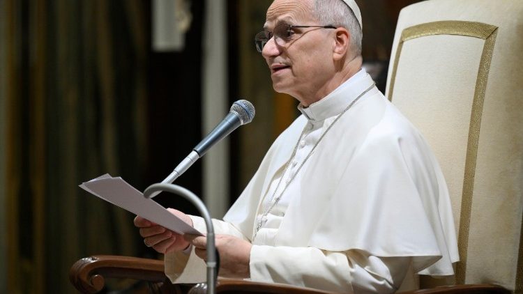 paus:-vermijd-zowel-naiviteit-als-‘profeten-van-onheil