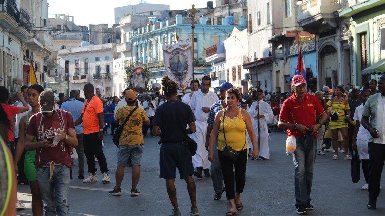 kerken-in-cuba:-tegemoetkoming-in-tijden-van-verlangen-naar-een-waardig-leven