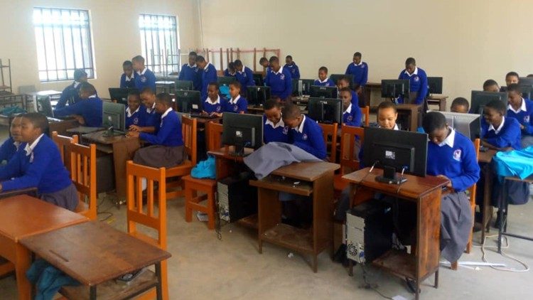 tanzania:-erfenis-van-de-pallotine-zusters,-vrouwen-versterken-door-middel-van-onderwijs