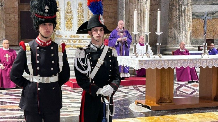 kardinaal-parolin:-moge-god-de-wapens-doen-zwijgen-en-de-mensheid-verzoenen