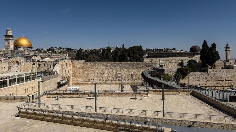 how-the-benedictine-monks-in-jerusalem-are-living-the-war