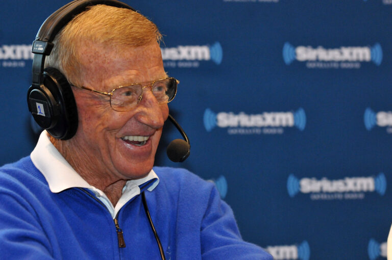 lou-holtz,-legendary-notre-dame-football-coach-and-outspoken-catholic,-dies-at-89