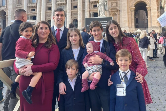 large-family-with-13-year-old-in-seminary-and-a-baby-named-leo-touches-pope’s-heart