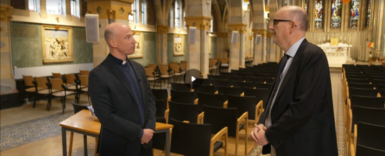 geloofsgesprek-met-pastoor-lars-peetam