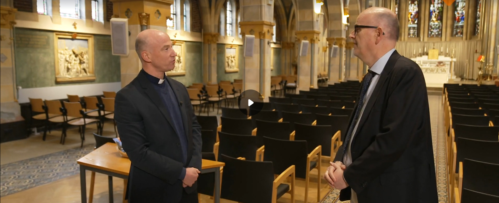 geloofsgesprek-met-pastoor-lars-peetam