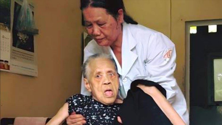 vietnamese-nonnen-dienen-slachtoffers-van-lepra,-in-geloof-en-liefdadigheid