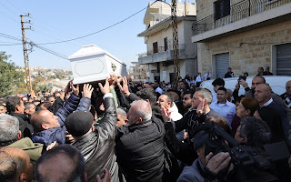 libanon-rouwt-om-vader-pierre-al-rahi-terwijl-oproepen-tot-vrede-weerklinken-op-zijn-begrafenis