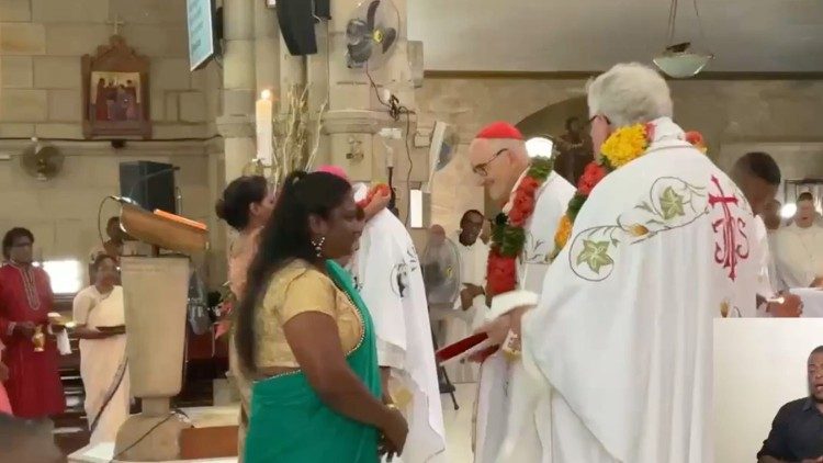 bisschoppen-van-de-salomonseilanden-ontmoeten-en-moedigen-seminaristen-aan