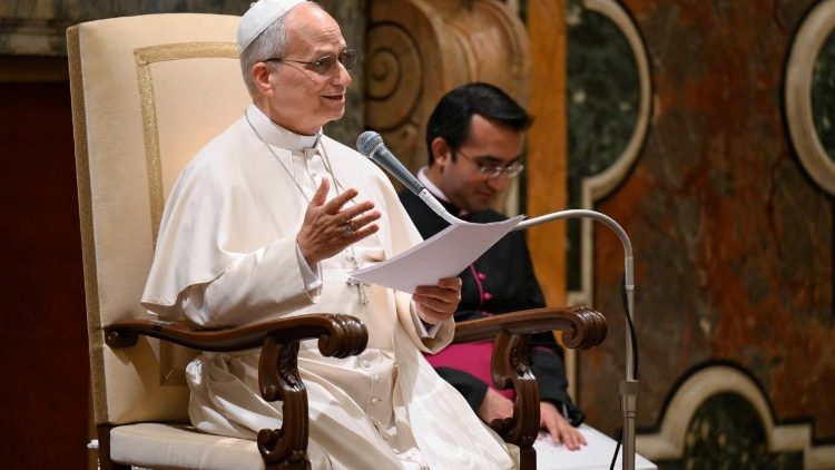 paus:-informatie-mag-niet-in-propaganda-veranderen,-vooral-niet-te-midden-van-oorlog