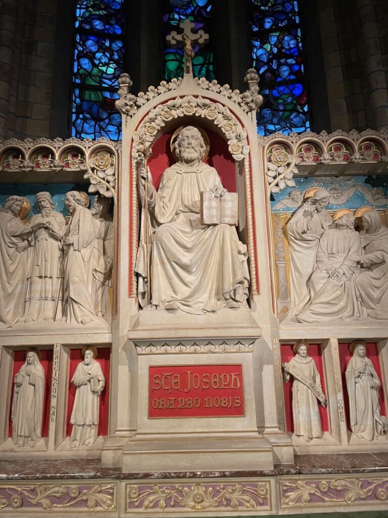 hij-diende-een-geheim,-dat-hijzelf-niet-altijd-kon-begrijpen