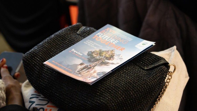 paus:-pak-de-crises-van-vandaag-samen-aan-om-een-betere-toekomst-te-verzekeren