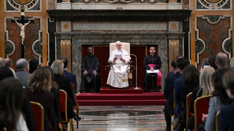 paulus-leo-xiv:-vliegtuigen-zouden-vrede-moeten-brengen,-niet-oorlog-en-vernietiging.