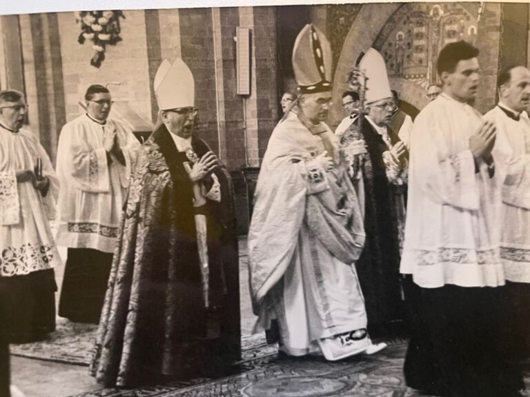 foto’s-van-mgr.-van-dodewaard-(1913-1966)