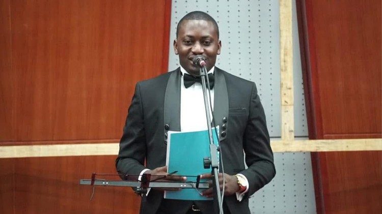 kameroen-brengt-officiele-pausbezoek-hymne-uit:-terre-de-l’alliance