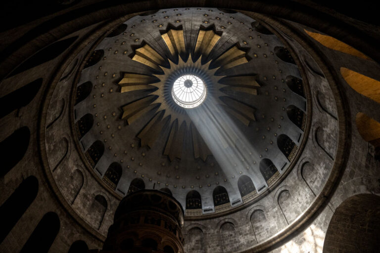 israeli-police-block-cardinal,-custos-from-entering-church-of-the-holy-sepulchre