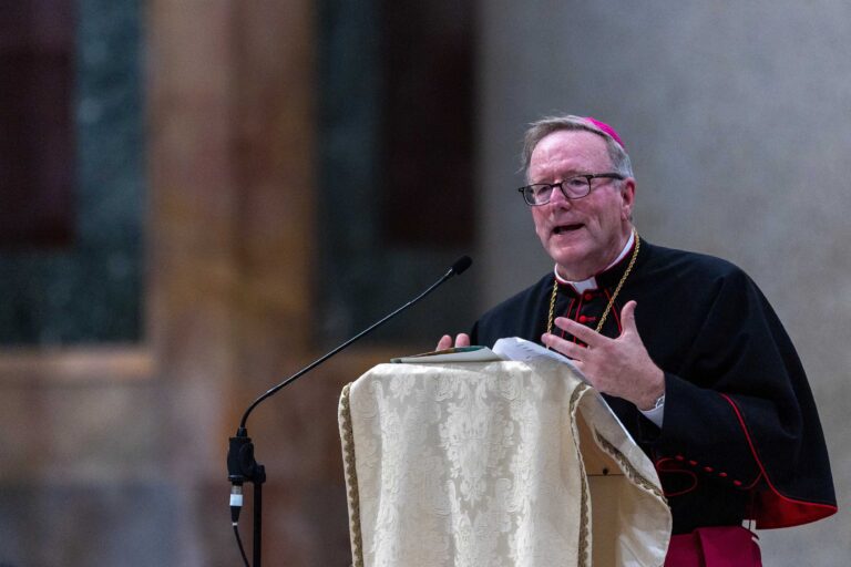 bishop-barron,-father-mike-schmitz-to-speak-at-trump-event-rededicating-us.-to-god