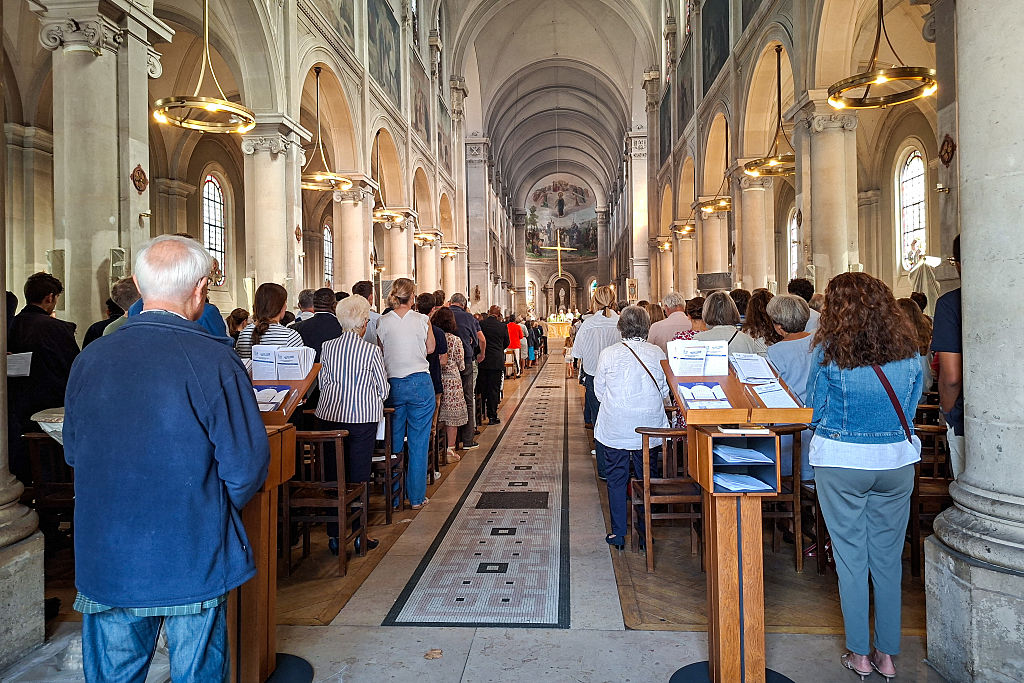 honderden-volwassene-worden-gedoopt-in-parijs-met-pasen-als-onderdeel-van-nationale-stijging