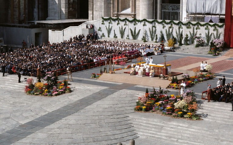 40-jaar-nederlandse-bloemen-voor-de-paus