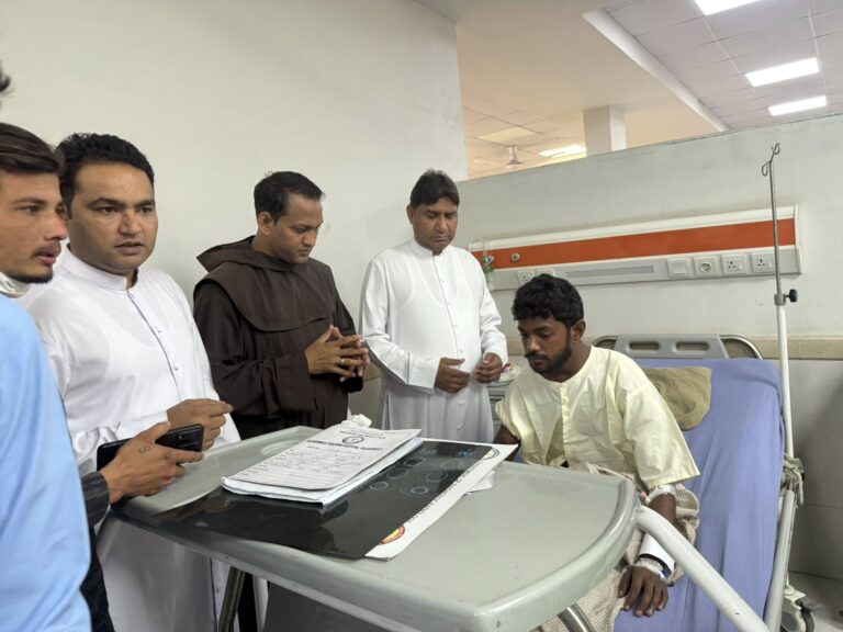 tiener-gedood,-60-gewond-nadat-vrachtwagen-paasprocessie-in-pakistan-ramde