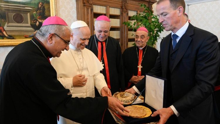 paus-tegen-de-chaldeeuwse-kerk:-wees-nooit-aan-de-zijde-van-degenen-die-wapens-hanteren