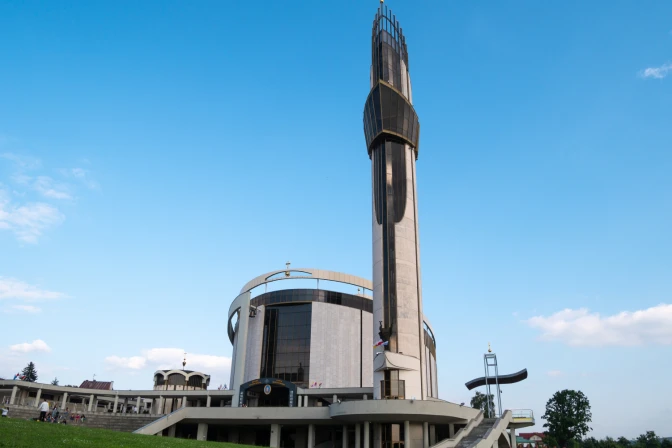 how-divine-mercy-sunday-will-be-celebrated-at-the-shrine-in-krakow,-poland