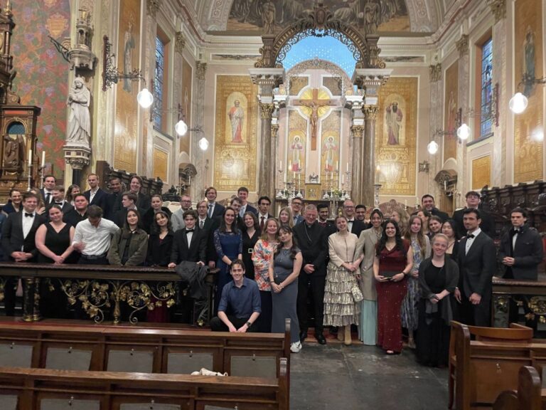 paasgala-jongeren-startte-in-haarlemse-josephkerk