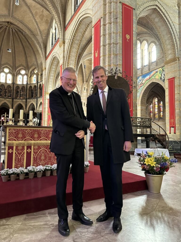 kennismaking-met-de-nieuwe-ambassadeur-bij-de-h.-stoel