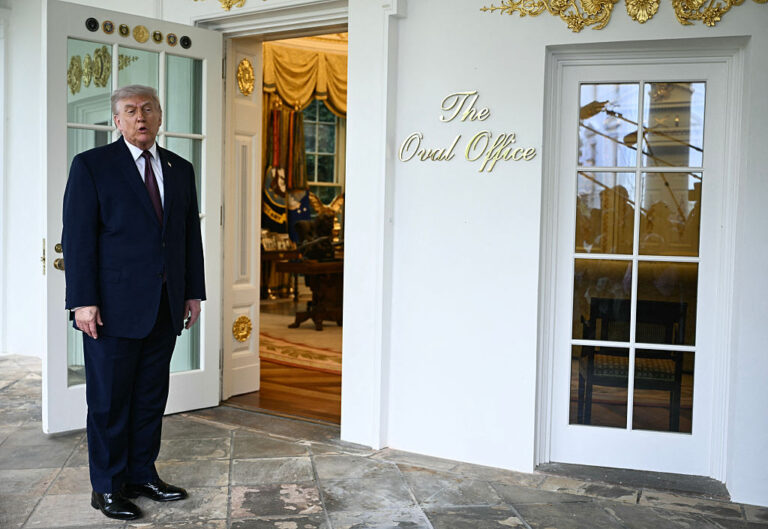 de-kritiek-van-president-trump-op-paus-leo-xiv-roept-wereldwijde-reacties-op