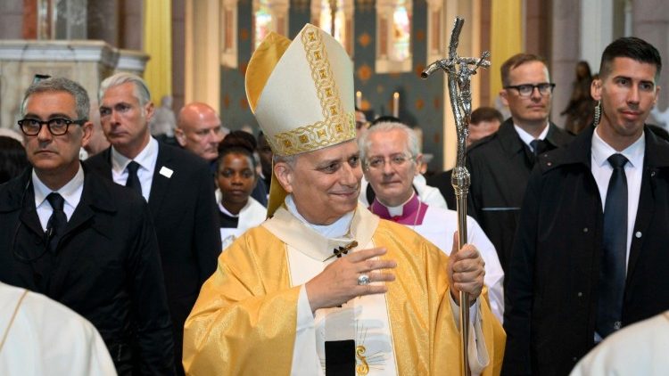 paus-in-de-sint-augustinusbasiliek:-‘christus-nodigt-ons-uit-om-ons-leven-volledig-te-vernieuwen