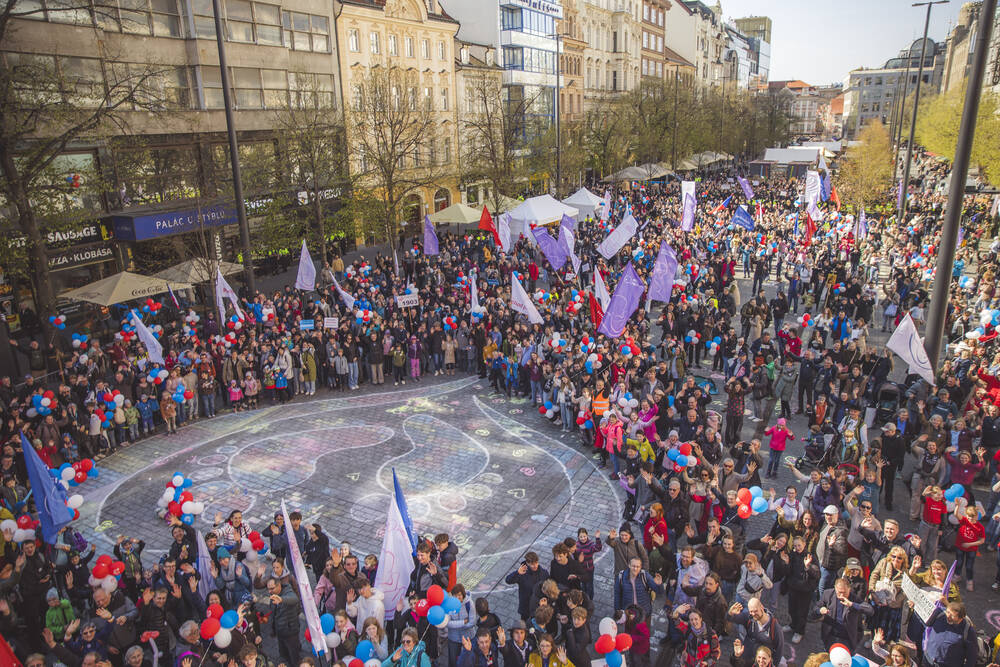 thousands-march-for-life-in-prague-amid-police-restrictions-and-pro-abortion-protests