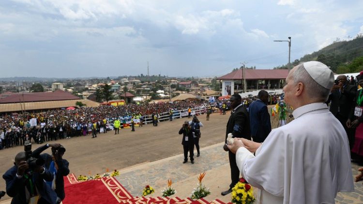 paus-in-bamenda:-‘wee-degenen-die-religie-manipuleren-voor-militaire-of-politieke-winst